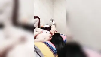 4P名场面淫乱大战【下篇】前面插嘴后面操逼！双女叠罗汉吸吮奶子被后入，叫起来太骚，连体黑丝拨开内裤自摸