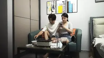 【日久深情】约性感外围御姐，换上睡衣开档黑丝，翘肥臀69口交，埋头舔骚逼