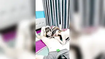 淫荡女团黑丝情趣骚逼【上】两个一起给小哥口交大鸡巴玩弄，完美身材多体位蹂躏爆草抽插，浪叫呻吟不止精彩刺激