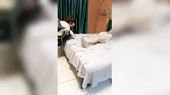 多人淫乱群P放纵，丝袜高跟淫声荡语情趣装淫乱刺激，口交大鸡巴吃奶玩逼，床上床下各种爆草抽插精彩别错过