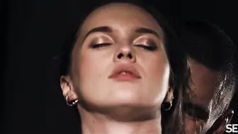 【欧美】极品乌克兰美女模特克鲁兹，美好的一天要从晨炮开始，厨房做饭故意勾引猛男来一发，中出内射