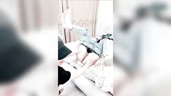 极品瑜伽健身教练【上篇】约炮纹身猛男到家里，啪啪啪，戴着眼镜样子，非常淫骚