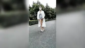 极品美乳风骚小少妇【为人湿表-上篇】出轨寻刺激户外商场露出，勾搭眼镜屌丝回酒店无套啪啪内射，高清源码无水印