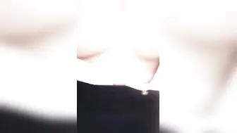 颜值女友黑丝制服情趣诱惑，道具抽插骚穴开档丝袜叫的好骚表情好淫荡，拿着皮鞭要让哥哥抽，精彩不要错过