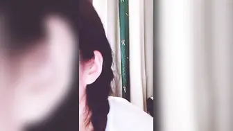 麻花辫顶级美女【中篇】细腰翘臀牛仔裤，扭动屁股掰开穴，修长美腿揉捏贫乳，对着镜头揉搓阴蒂，震动棒摩擦高潮娇喘