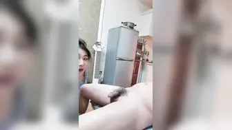 超漂亮甜美小姐姐，情趣耳朵和炮友操逼，蹲着深喉插嘴，穿上开档肉丝，特写猛怼多毛小骚逼
