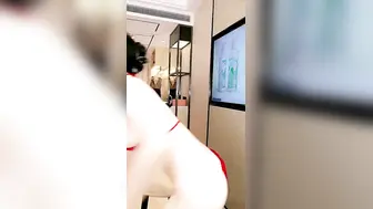 一线天肥穴美女【Park2】大尺度秀极其淫荡，高跟鞋插逼，扩阴器假屌抽插，高潮大量喷尿，润滑油抹胸双指扣穴很湿