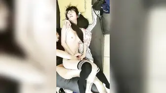 专属小女友00后双马尾萝莉【中篇】微毛粉嫩小穴，跳蛋振动棒齐上场，娇小身材扶细腰后入，萝莉型中的极品