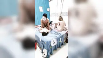 【火爆推荐-疯狂乱交】半糖女神【亲姐妹大乱交】众猛男乱操极品姐妹花，引领色情时尚新篇章，高清源码无水印