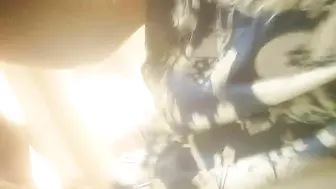 【搞沐足女技师】大长腿足疗少妇，服务周到骑在身上按摩，撩起裙子摸摸搞搞，拨开内裤用JB磨蹭