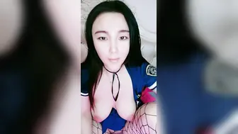 【制服诱惑-4】肥臀御姐系美妞，渔网袜掏出大奶子，手指猛扣骚穴，振动棒舔弄插入，搞得水声哗哗，娇喘嗲嗲呻吟浪叫
