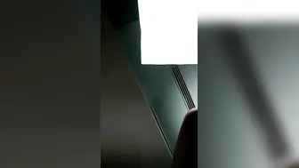 18岁菜菜洗完澡全程露脸陪你嗨，性感的大奶子粉嫩嫩骚逼，淫声荡语激情不断，冰凉的棒棒冰刺激骚穴和菊花