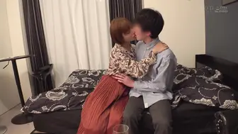 STARS-835 [中文字幕]樱井真奈拜访了一位不习惯与女性接触的处男的家，并温​​柔地引导他进行了一次性感的邂逅！ #紗倉まな #纱仓真菜