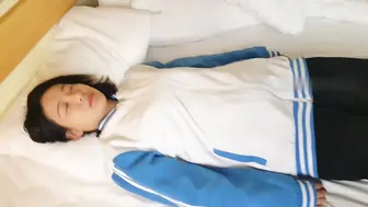 灌醉MJ刚出来打工的清纯漂亮学妹_轻轻的插进去_小嫩穴还是原装未拆封的