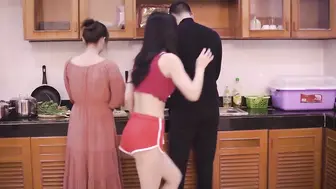麻豆映画 MD0030  淫荡侄女的新春惊喜 - 欧美玲