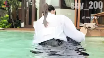 水冰月 -【JK嫩模】天使五官魔鬼身材沉浸式别墅泳池私会  (4K)