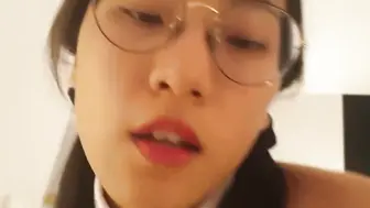 反差清纯同学 没想到这么清纯的女同学 在床上会摇的这么厉害