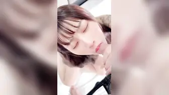 迷糊的小艾玛紧致的身体和敏感的下体 被摄影师给操了 艾玛 Emma
