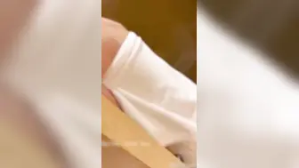 人妻熟妇-穿著羽绒衣也挡不住好身材，质量不错的人妻做爱视频流出