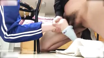 女学生被恋足癖班主任 威逼利诱开房做爱足交，陷入一场欲火焚身的禁忌之恋
