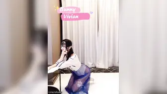 绝美推特高颜值逆天长腿丝袜女神 Vivian 定制啪啪福利视频外流