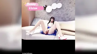 绝美推特高颜值逆天长腿丝袜女神 Vivian 定制啪啪福利视频外流