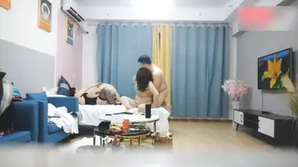 绿帽淫妻，三男两女换妻群p谁也不闲着草逼又草嘴