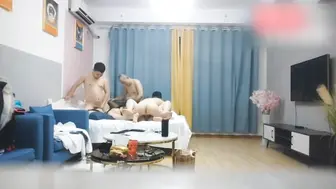 绿帽淫妻，三男两女换妻群p谁也不闲着草逼又草嘴