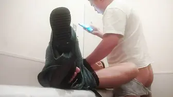 脱下熟女技师的短裤上来就是一顿乱摸扣穴差点高潮