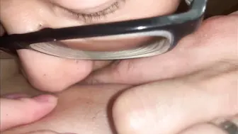 风骚迷人的蜜桃穴嫂子老公又出海跑船了 约大屌小叔到家里偷情把精液射满她的骚穴