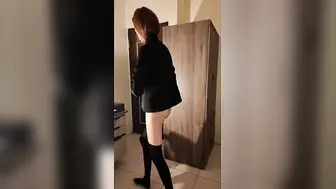 饥渴的少妇琳琳家灯不会亮了 一见到黑亚当握住大屌不放吸吮了起来