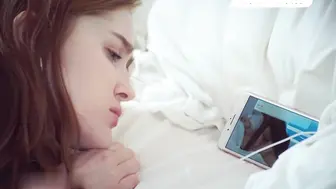 渴望被大黑屌征服的红发美女在旅行期间梦想成真，海边唯美超性爱操
