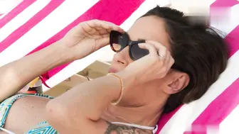 玛莲娜和丈夫喜欢彼此度假远离彼此