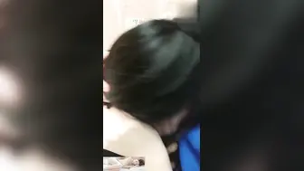 【校园门事件】技校学生妹在学校厕所偷情