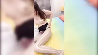 抖音极品熟女菲菲姐丝袜制服诱惑，熟女韵味尽显