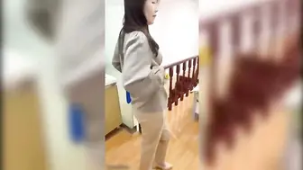 抖音极品熟女菲菲姐丝袜制服诱惑，熟女韵味尽显
