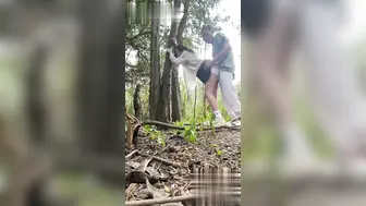 美女主播勾引精神小伙户外打炮 精致的小脸蛋被浓精颜射一脸后还强势后入！