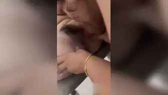 群友投稿 精神小妹 王小雨 玩仙人跳坑蒙拐骗获取钱财 又染上毒瘾 骚逼还有病 简直是活生生的生化母体！
