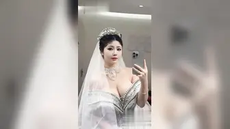 高颜值淫荡新娘合集视频流出 多年恩爱修成正果 开启淫妻之路 别人的老婆谁不喜欢呢？