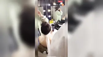 高颜值淫荡新娘合集视频流出 多年恩爱修成正果 开启淫妻之路 别人的老婆谁不喜欢呢？