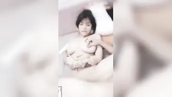 大奶骚货姐姐乱伦　终于吃了硬不起来的弟弟
