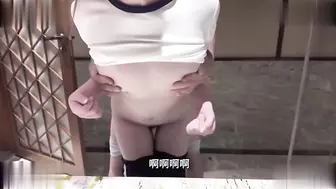 带着亲妹去酒店三天两夜 疯狂无套猛干高潮 主动骑在哥哥身上疯狂上下套弄
