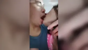 极品乱伦找好色小姨子泻火 无套啪啪猛操 小姨子表情亮了 忍不住高潮呻吟 最后直接内射中出