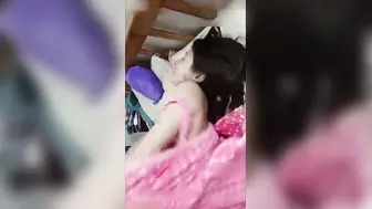 极品乱伦找好色小姨子泻火 无套啪啪猛操 小姨子表情亮了 忍不住高潮呻吟 最后直接内射中出