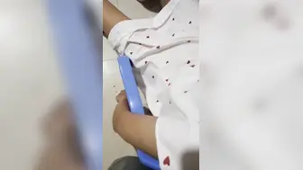 我的表姐是个骚货，当着表姐夫的面和我眉来眼去，上个厕所都要偷偷跑来给我吃鸡鸡。