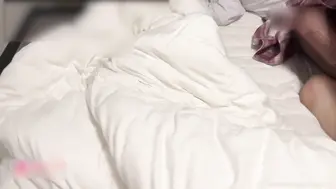 JK制服的妹妹误闯哥哥的房间