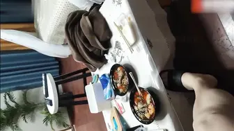 中国黄金珠宝销售小姨子和姐夫偷晴，姐姐出差刚走D奶小姨子和姐夫乱伦