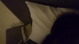 台湾PUA大神稚嫩学生眼镜妹 她天真无邪的外表下，却隐藏着一颗渴望被征服的心。PUA大神巧妙地展开攻势，用他深厚的技术和经验