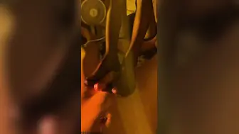 约炮大神最新一期，两位18岁少女萝莉被调教无情抽插（合集版），叫声销魂，粉嫩小穴，精彩对白