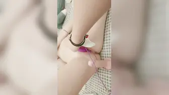 极品尤物少女的色气自慰，用假吊让闺蜜狠狠的满足出水